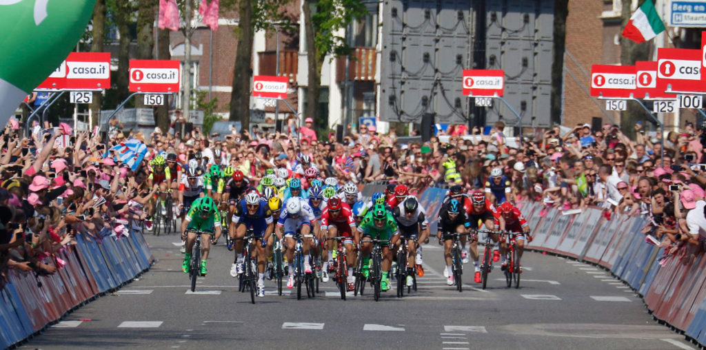 Giro 2016 Sprint Etappe 2 (Foto: Roth&Roth roth-foto.de)