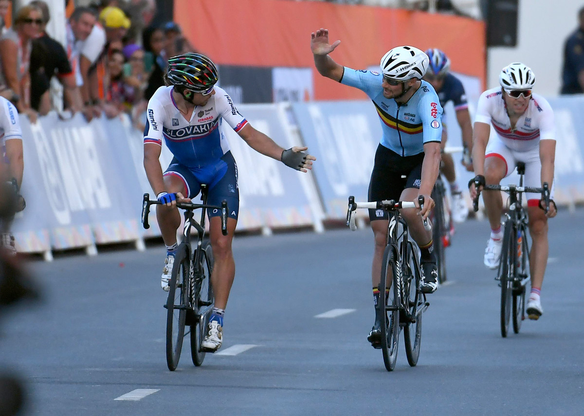 Fair: Tom Boonen gratuliert Peter Sagan (Foto: Roth&Roth)