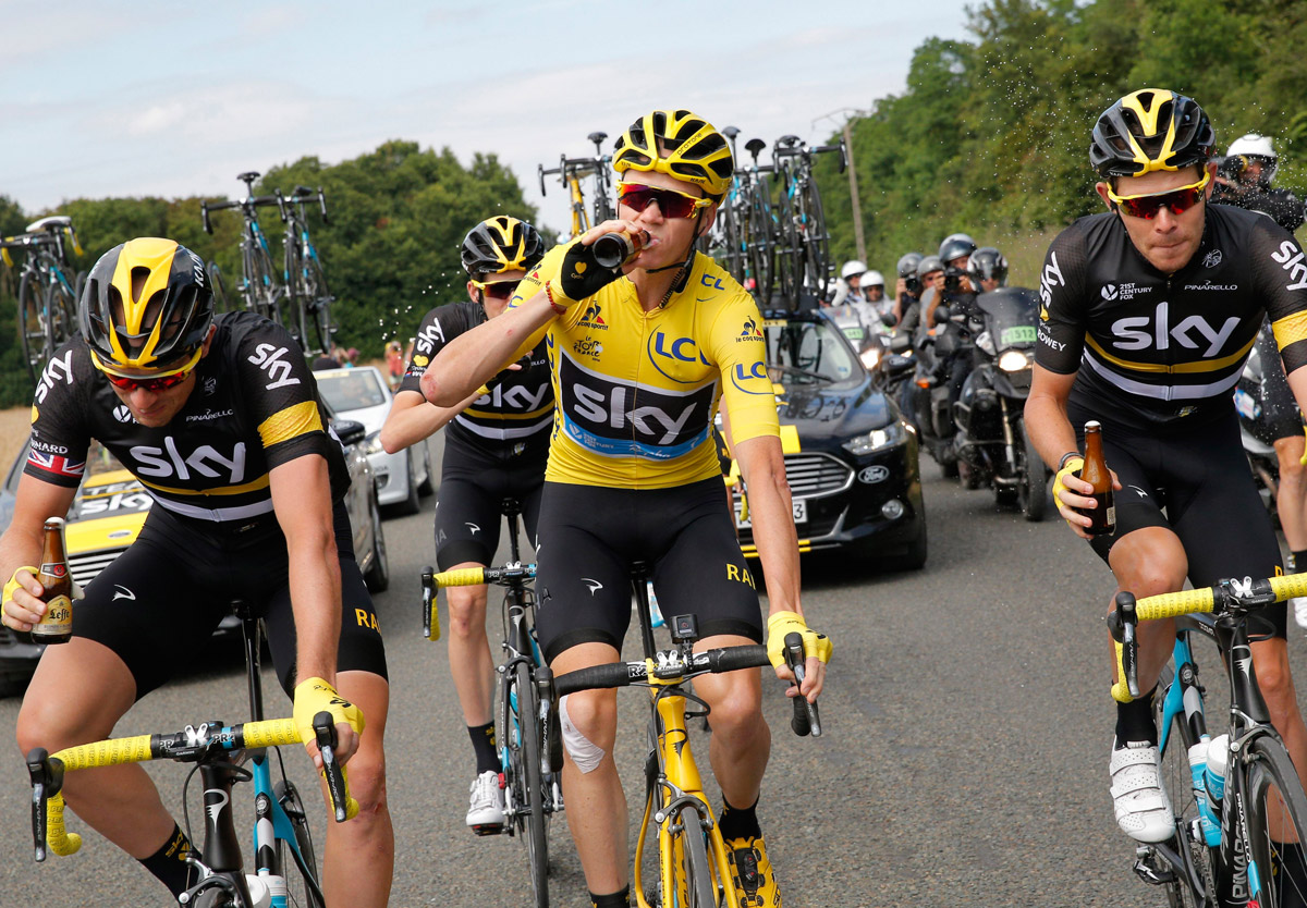 Prost! Chris Froome feierte 2016 seinen 3. Tour-Sieg (Foto: Roth&Roth)