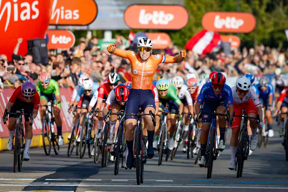 European Championship 2024: Lorena Wiebes wins gold in the road race