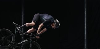 Airbag System: Van Rysel stellt vollständig integrierten Airbag-Skinsuit vor